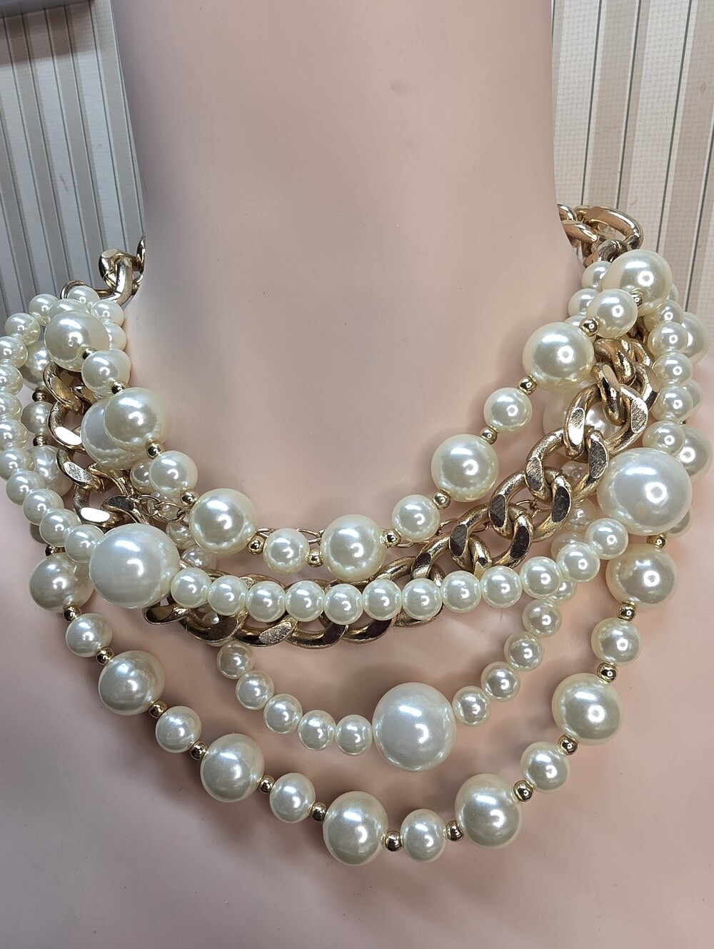 Erica Lyons Faux Pearl & Gold Tone Statement Necklace ✨